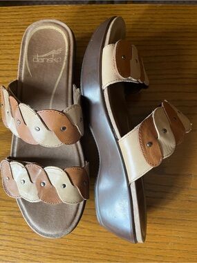 Dansko Women’s Two-Tone Tan & Cream Leather Slide Sandals
